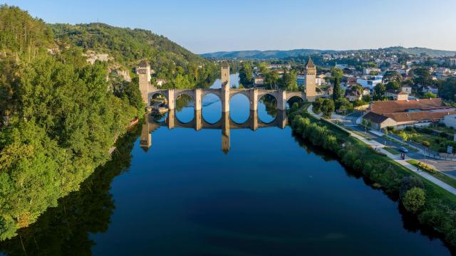 Vue aérienne du Pont Valentré à Cahors