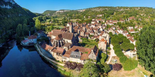 Le village et l'abbaye