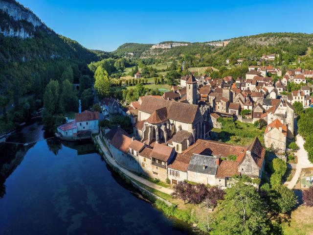 Le village et l'abbaye