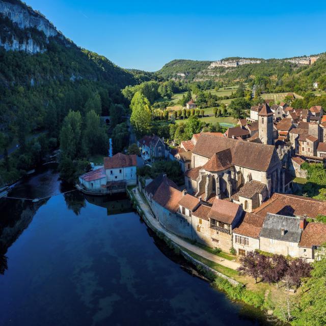 Le village et l'abbaye