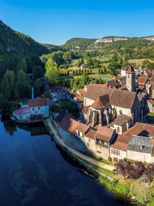 Le village et l'abbaye