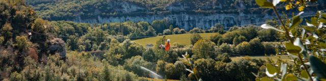 Tyrolienne sur la vallée du Célé à Kalapca