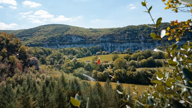 Tyrolienne sur la vallée du Célé à Kalapca