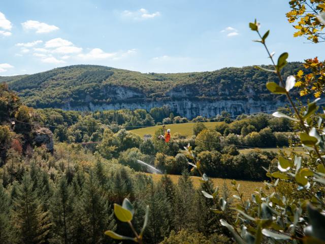 Tyrolienne sur la vallée du Célé à Kalapca