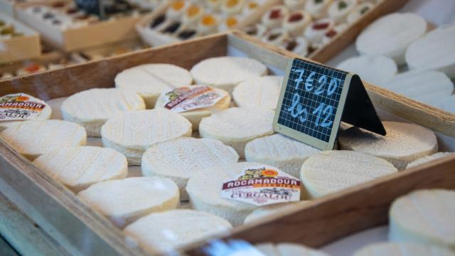 Fromages Rocamadour sur le marché de Cahors