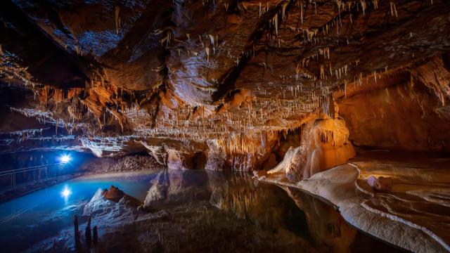 grottes de lacave