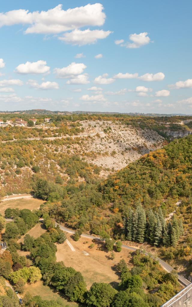 Vue sur le canyon de l'Alzou depuis les remparts de Rocamadour