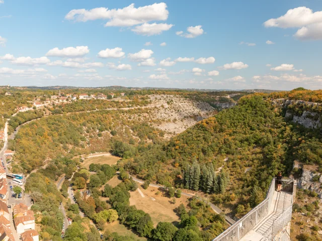 Vue sur le canyon de l'Alzou depuis les remparts de Rocamadour