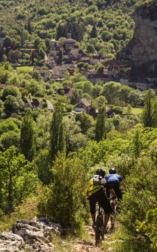 Descente sur les sentiers du causse, Cabreret