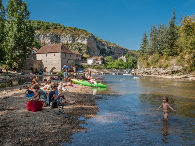 Baignade dans le Célé à Cabrerets