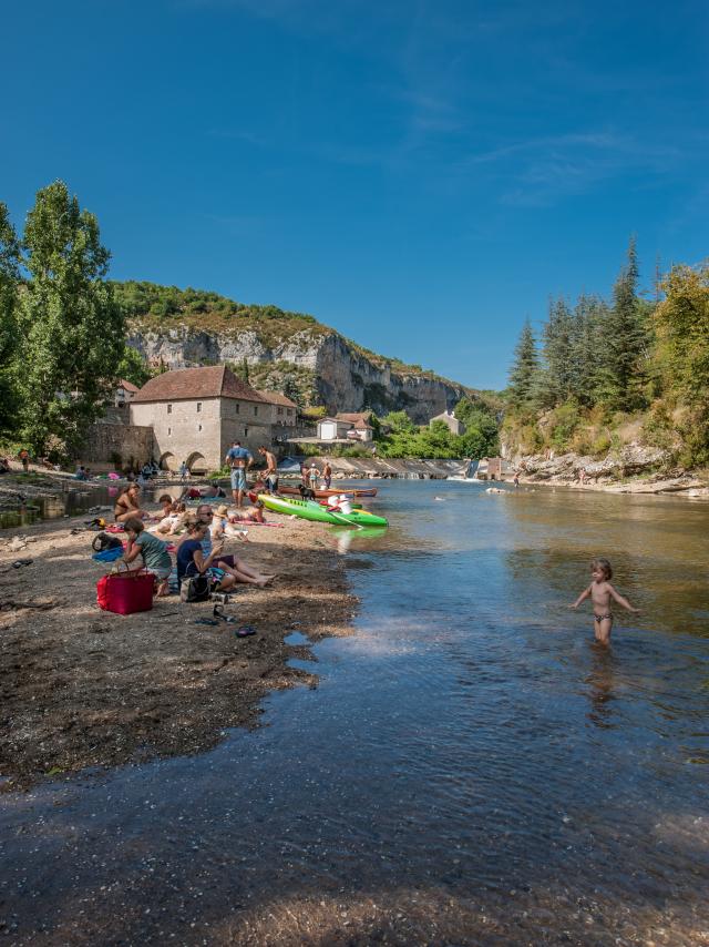 Baignade dans le Célé à Cabrerets