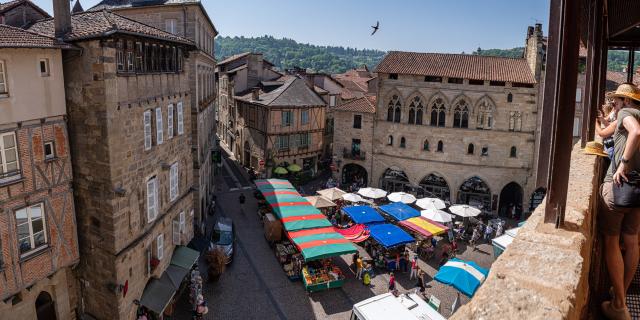 Vue sur le marché depuis les terrasses du Musée