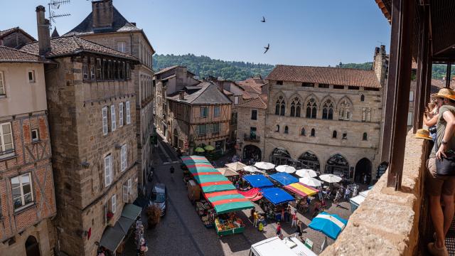 Vue sur le marché depuis les terrasses du Musée