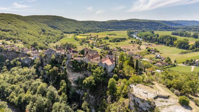 vue aérienne de Calvignac | © Cyril Novello