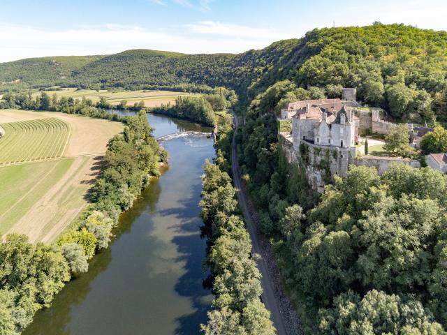 Vue aérienne du Château de Cénevières