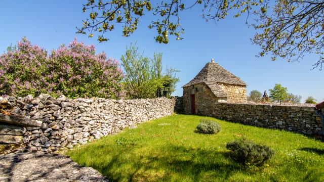 Murets et lilas à Espédaillac