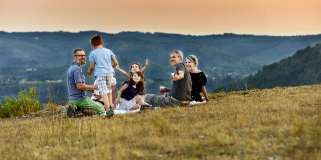 Pique Nique Avec Vue Sur La Vallee De La Dordogne©n.blaya Departement Du Lot