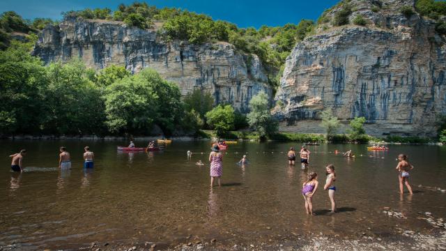 Baignade dans la Dordogne à Gluges