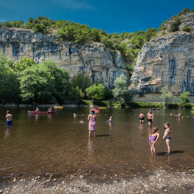 Baignade dans la Dordogne à Gluges