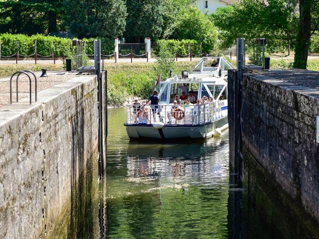 Entrée dans l'écluse du Moulin de Coty