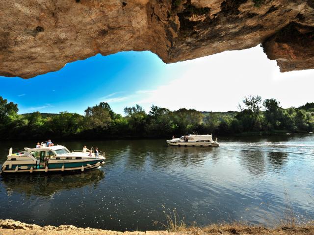 Bateaux habitables sur le Lot à Bouziès