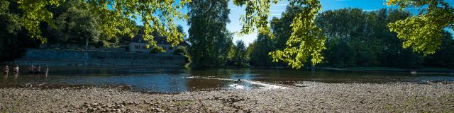 Plage en bord de Dordogne - camping du Port Creysse