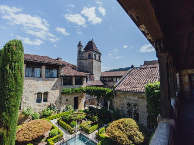 Patio de l'hôtel mercure le Viguier du Roy