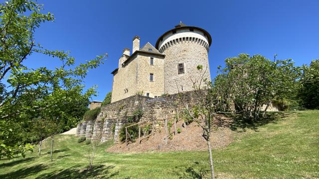 220511 Chateau Saignes 02 Suzanne Alibert