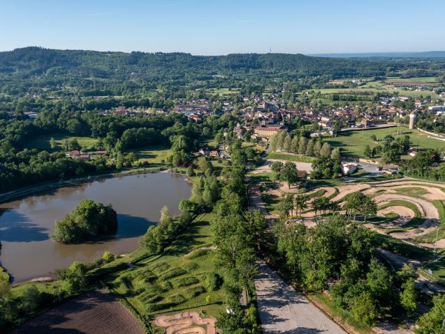 Plan d'eau et terrain de motocros à Lacapelle-Marival