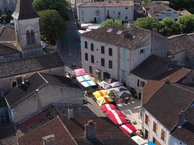 Montcuq Stands Marché 1.25.1