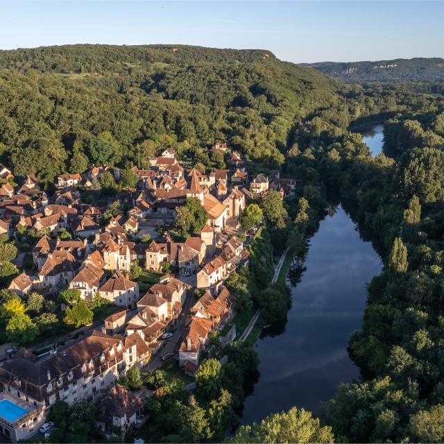 Vue drone du village de Carennac