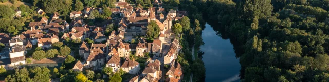 Vue drone du village de Carennac