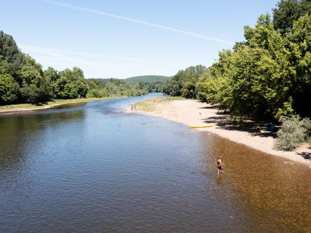 Plage sur la Dordogne à Creysse