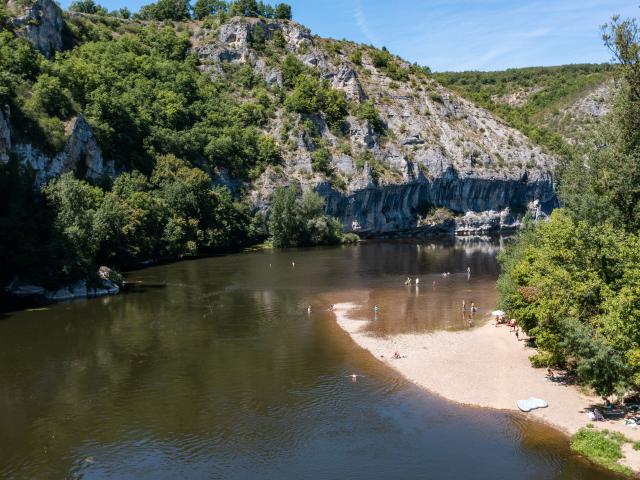 Plage de la Bourgnette à Lacave