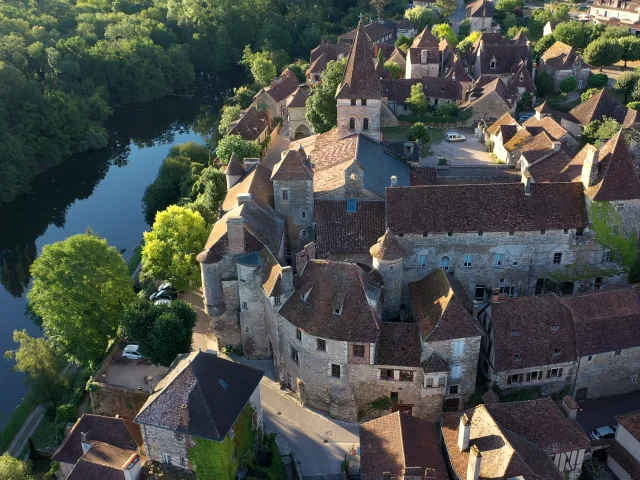 Vue drone du village de Carennac