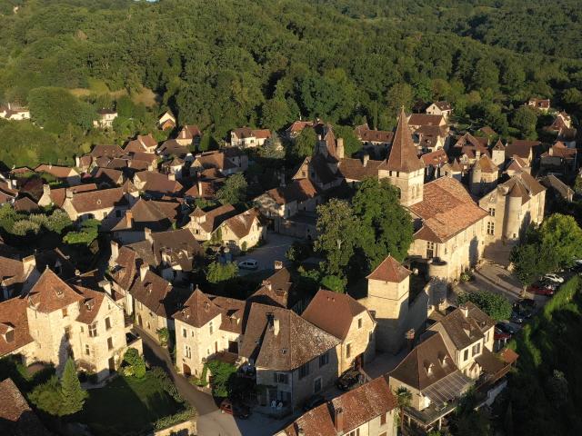 Vue drone du village de Carennac