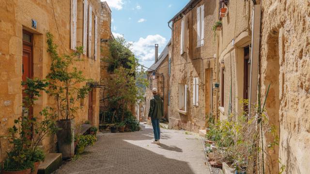 Balade Dans Les Ruelles De Gourdon © Maxime Audouard Lot Tourisme 20230415 111358