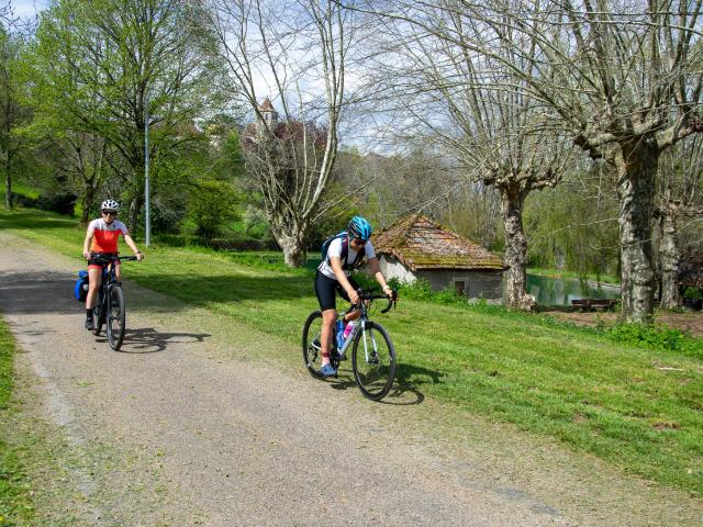 Cyclistes Sur La V87 à Montfaucon Cyril Novello Lot Tourisme 20230420 153102