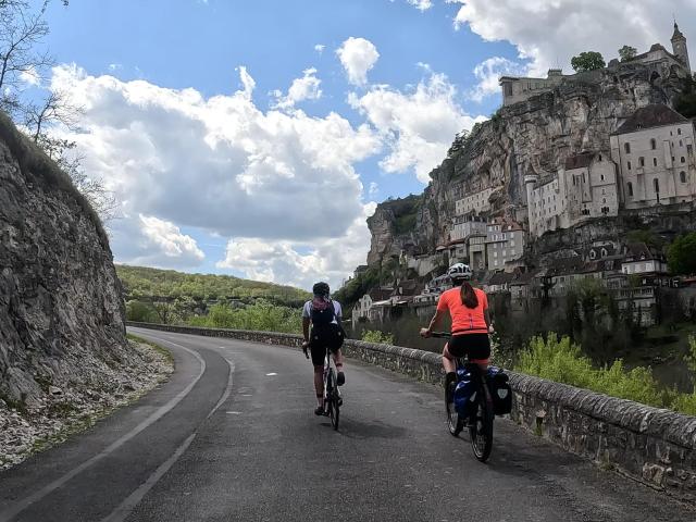 Cyclistes Sur La V87 à Rocamadour Cyril Novello Lot Tourisme 20230511 144843