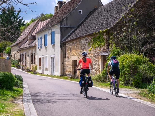 Cyclistes Sur La V87 Dans La Traversée De Carlucet Cyril Novello Lot Tourisme 20230420 150310