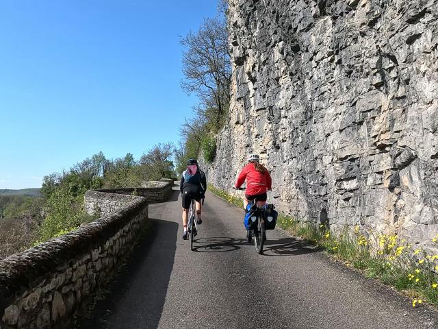 Cyclistes Sur La V87 Dans La Vallée De La Dordogne Cyril Novello Lot Tourisme 20230511 144006