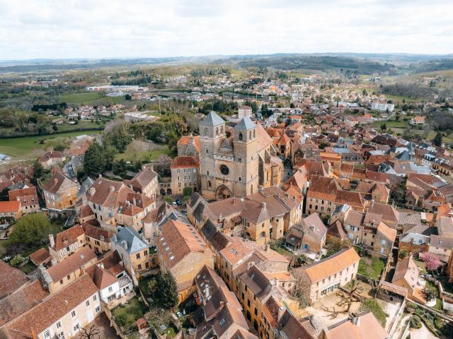 Vue Aérienne Du Coeur De Ville De Gourdon © Maxime Audouard Lot Tourisme 20230415 121642