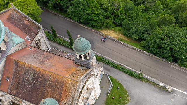 Cyclistes sur la véloroute V87 à Castelnau-Montratier