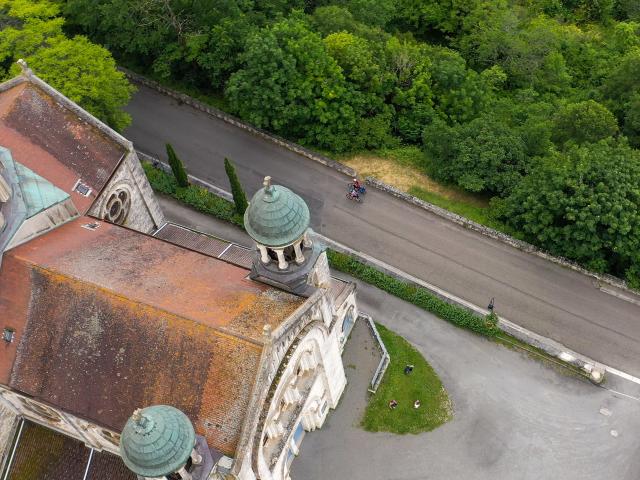 Cyclistes sur la véloroute V87 à Castelnau-Montratier