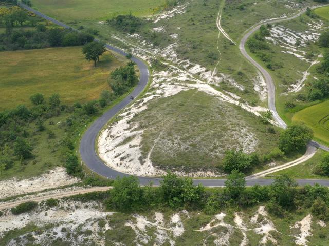 Cyclistes sur la véloroute V87 en Quercy Blanc