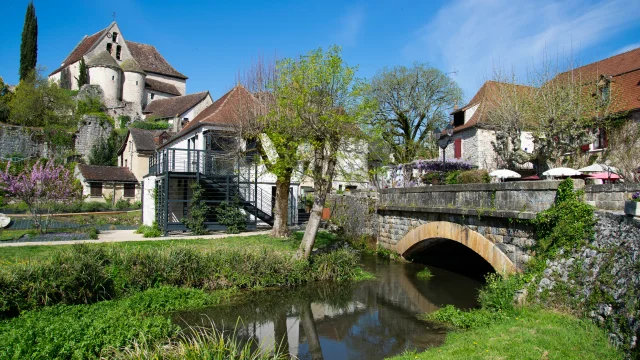 Village de Creysse au printemps