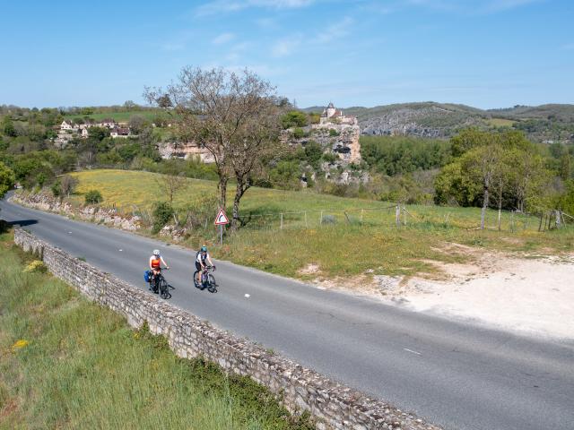 Vue drone de 2 cyclistes sur la Véloroute V87 La Vagabonde à L