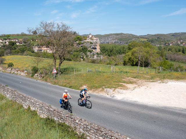 Vue drone de 2 cyclistes sur la Véloroute V87 La Vagabonde à L