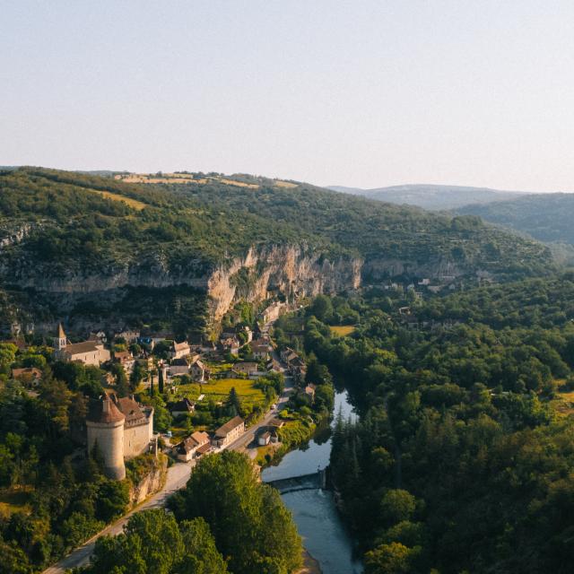 Vue sur Cabrerets et la vallée du Célé - Via Causs'Mos