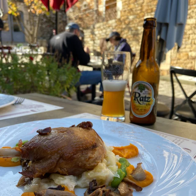 Déjeuner au gourmet, Quercynois à Saint-Cirq- Lapopie